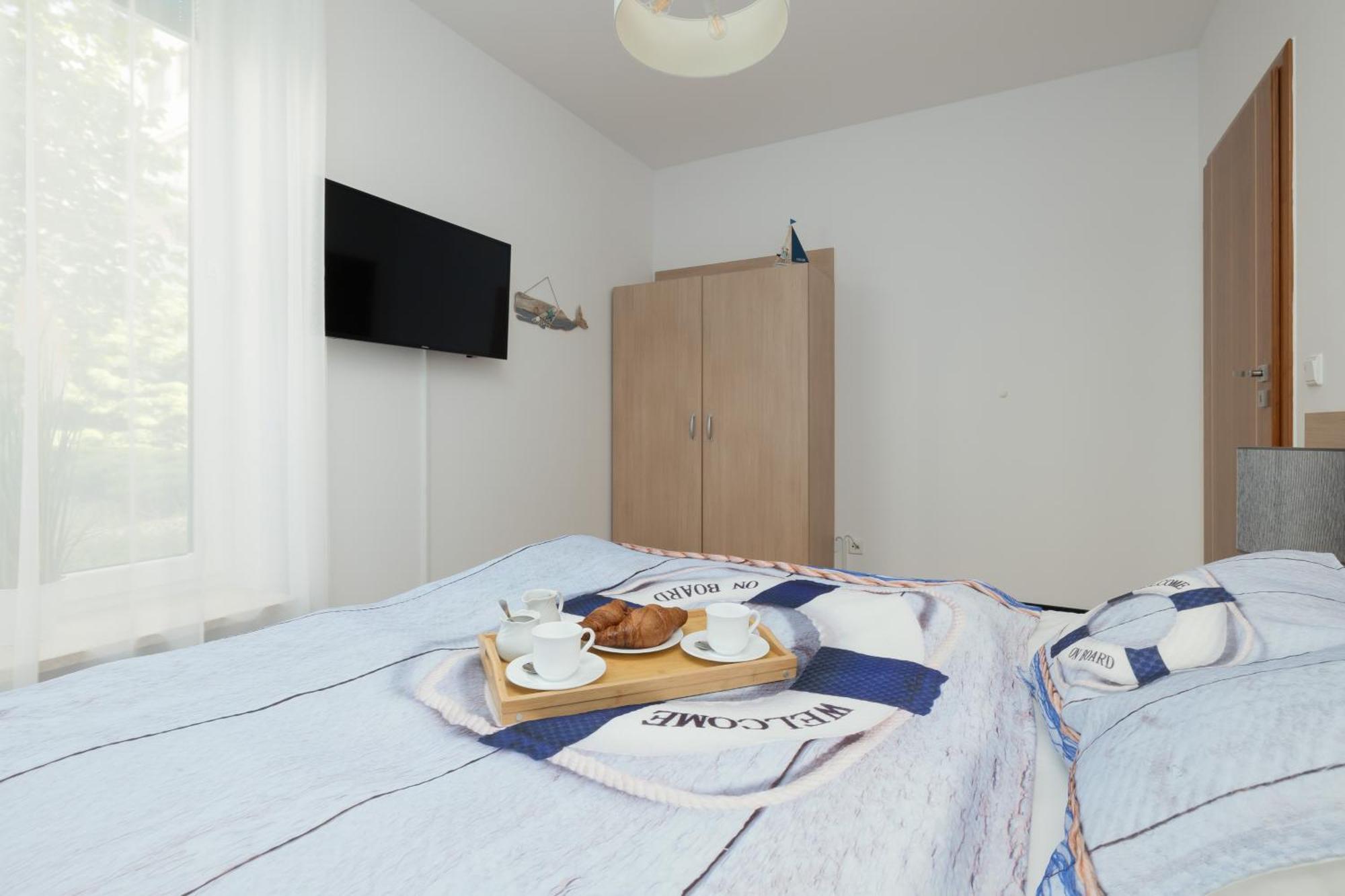 Aquamarina Apartment With Terrace - Close To The Beach - By Renters Miedzyzdroje Bagian luar foto
