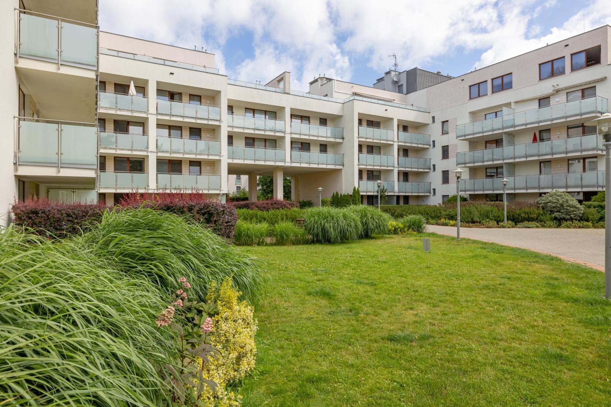 Aquamarina Apartment With Terrace - Close To The Beach - By Renters Miedzyzdroje Bagian luar foto