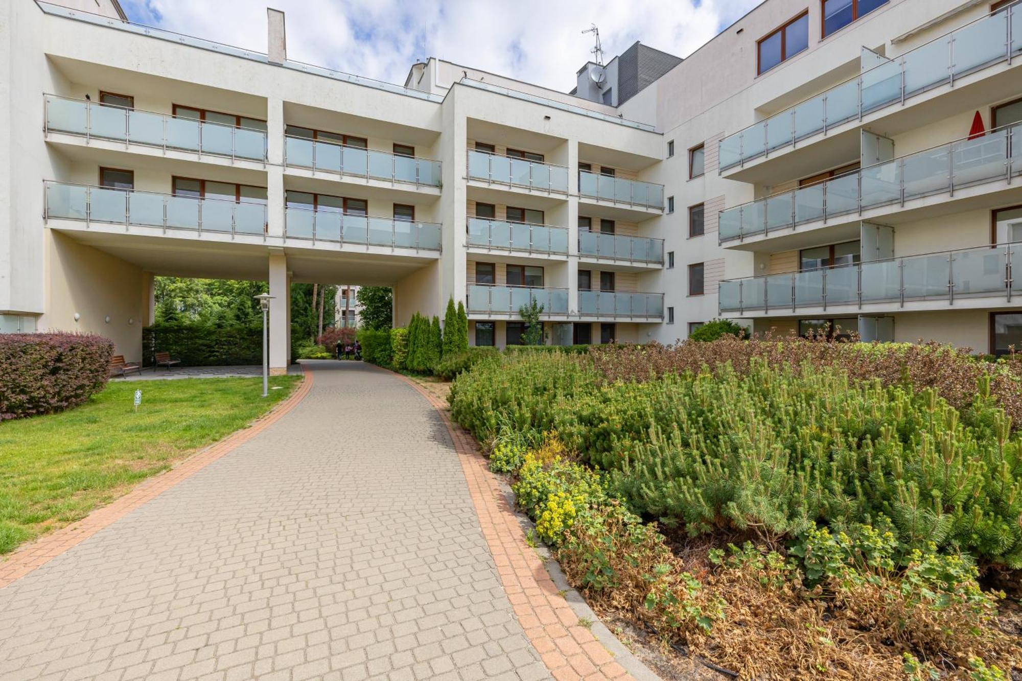 Aquamarina Apartment With Terrace - Close To The Beach - By Renters Miedzyzdroje Bagian luar foto